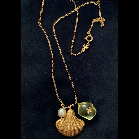 🆕 Tory Burch Sea Of Dreams Charm Pendant Necklace - Picture 8 of 15